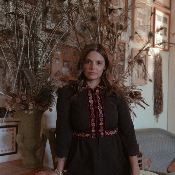 Meet your Posher, Andrea - Picture 3 of 3